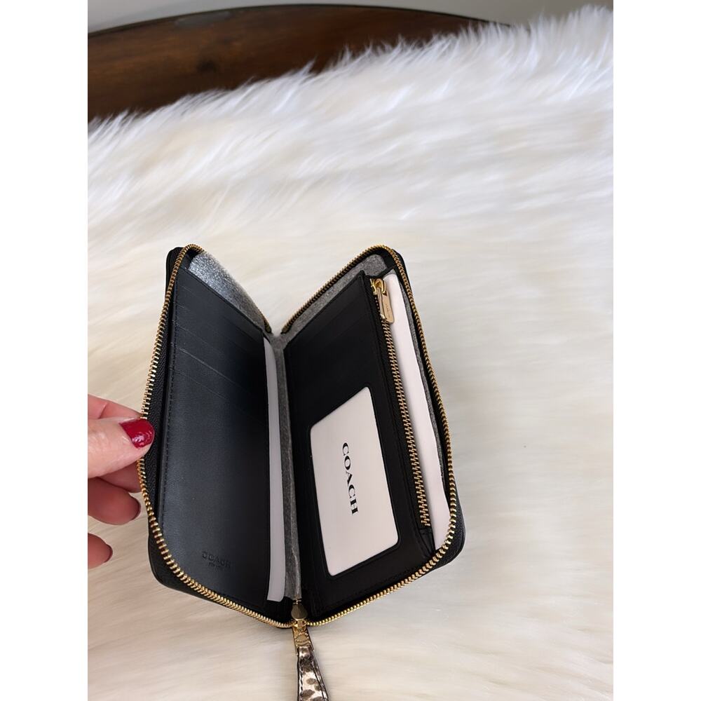 Coach Black Leather Quilted Zip-Around Wallet with Gold Logo - Picture 4 of 5